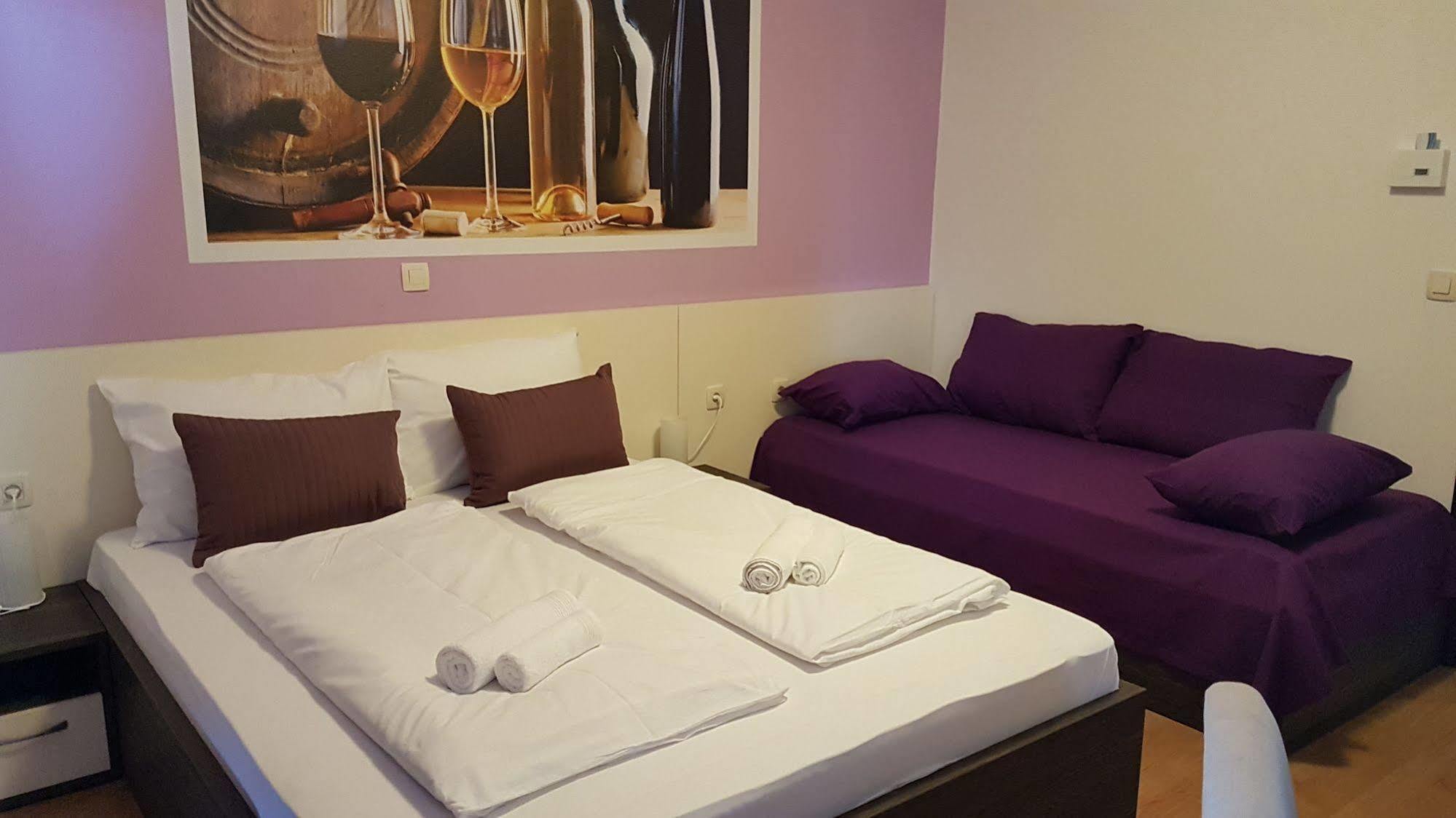 Bed & Breakfast Marta & Tona Kustici Exterior photo